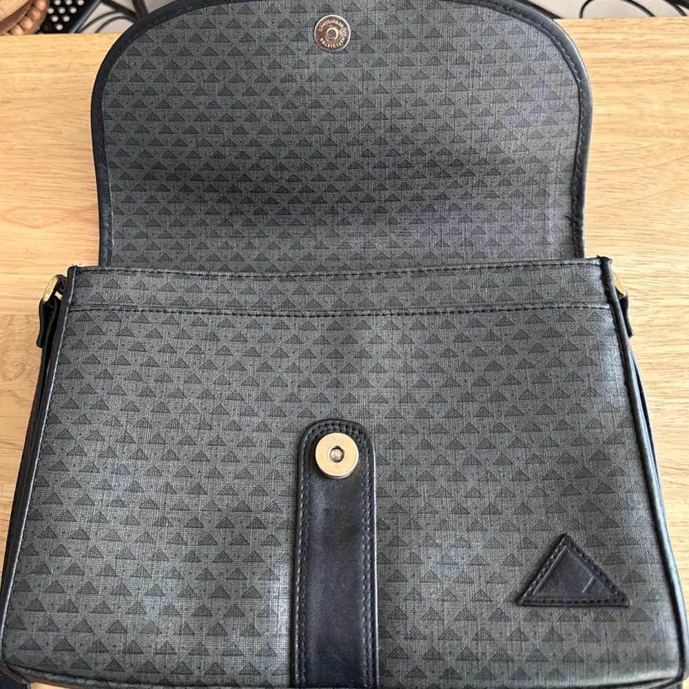 Vintage 1980s Liz Claiborne Gray Black Geometric Leather Trim Envelope Crossbody - Picture 12 of 16